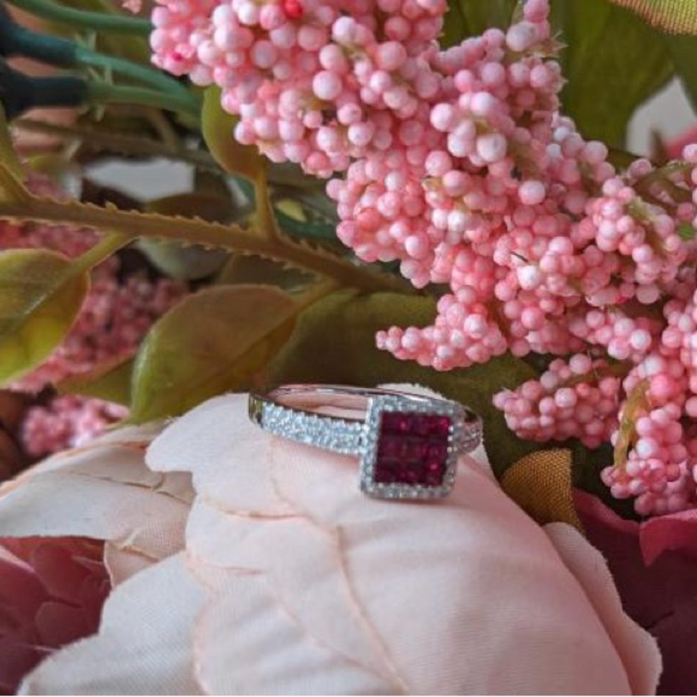 Elegant Silver and Red Gemstone Ring